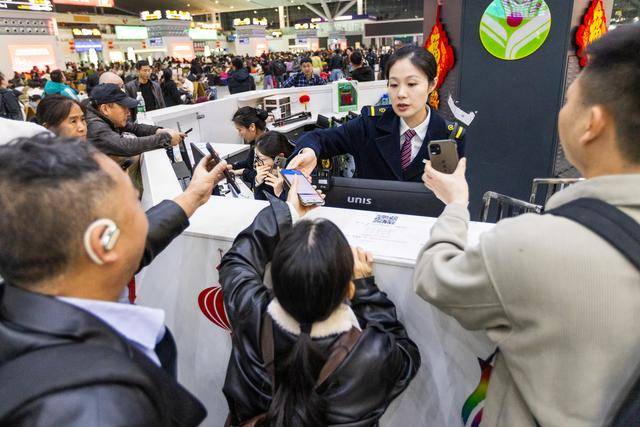 意：深圳北站594列夜间高铁点亮春节归途麻将胡了2试玩网站图